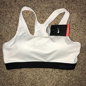 Nike medium support sports bra